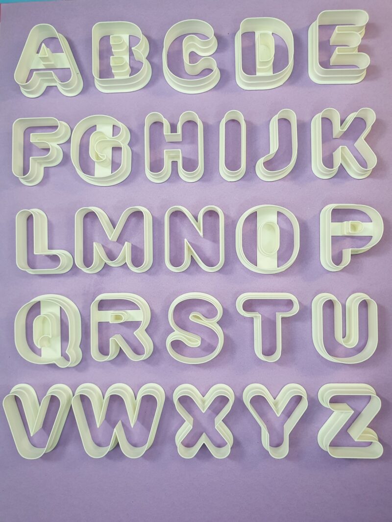 Emporte-pièce alphabet pour pâte polymère