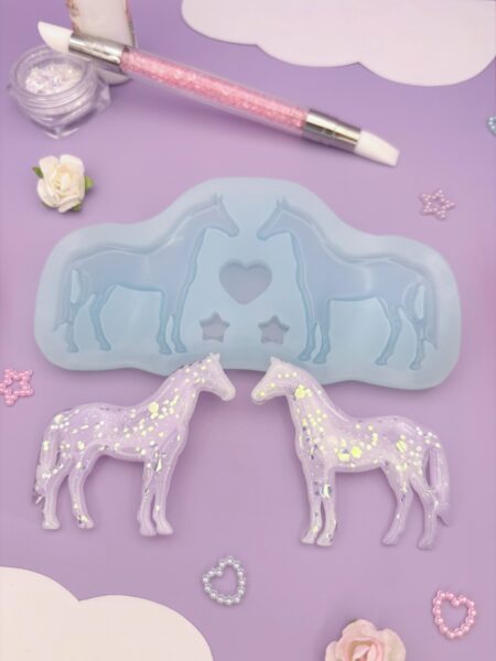 Moule en silicone boucles d'oreilles chevaux pour résine époxy.