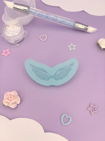 Moule en silicone coeur ailés pour résine époxy.